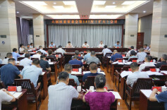 曾平原主持召开岳阳楼区委常委会会议