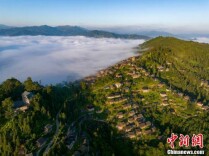 贵州从江：盛夏苗寨云雾缭绕景如画