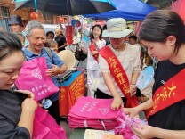 新晃县司法局开展大学生“送法下乡”宣传活动