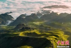 贵州赫章：日出云海美如画 清凉避暑正当时