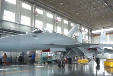 眼尖网友发现歼-15T机库“神秘嘉宾”：我们都爱看！