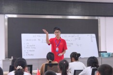 浮力“魔法”亮相苗乡课堂！长理“红烛”12年深山播撒科学火种