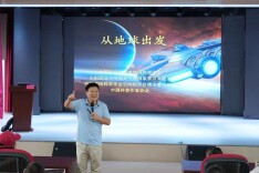 星空课堂点燃科学梦：科普大使刘勇引领望月湖一小学子“从地球出发”