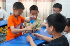 南华学子走进乡村小学科普“水的净化”