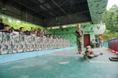 鹤城区举行党政领导军事日活动