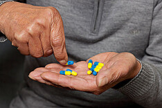 文萃新知｜老年人用药谨记“低、少、遵、联”