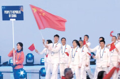 长沙学子担任大运会中国代表团旗手