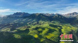 航拍祁连山夏日旖旎风光