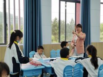 王江伟：春风化雨润桃李 初心如炬绽芳华
