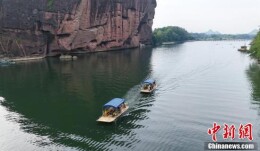 航拍江西龙虎山：风光旖旎美如画