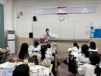 平江农商银行城关支行积极开展金融知识进校园活动