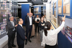 向世界讲述我们的民主故事