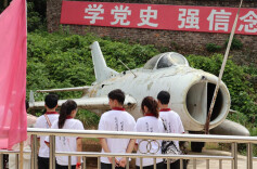 追寻红色印记 传承奋斗精神——湖南第一师范学院体育学院三下乡团队探访马迹塘战史陈列馆