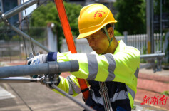 云端守护湘西铁路——记火车头奖章、铁路工匠、技术能手获得者李松