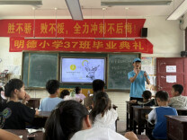 在田野边播撒希望，这群“麦田守望者”点亮乡村课堂