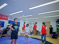 南华学子深入社区开展志愿服务，陪伴儿童成长