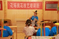 湘大研究生探访深山瑰宝：解码花瑶挑花