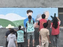 南华学子“三下乡”：画笔绘就美丽乡村新图景