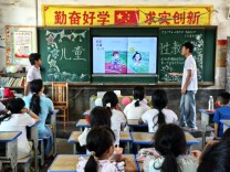 南华学子“三下乡”：守护童心与梦想