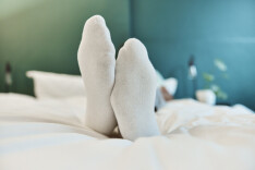 文萃新知｜天气越热，越要穿袜子睡觉