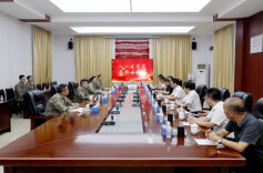 吴新伟率队走访慰问驻区部队并看望慰问酷暑高温坚守岗位的一线劳动者