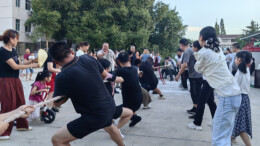 这不是简单的游戏，而是团结协作的最美诠释！汉寿县洋淘湖镇趣味运动会上演“表情包大战”