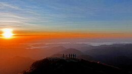 聚焦！这座湖南小城用23.7℃接住暑期流量