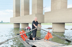 67岁摆渡人廖练刚急流勇救落水小伙  “我不可能眼睁睁看着人沉下去”