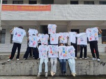 南华大学志愿者入村小开展支教活动