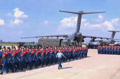 超有排面！空军用多架运-20飞机送新飞行学员报到