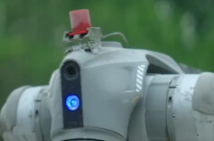 太帅了！机器狗、无人机亮相我军实战演练