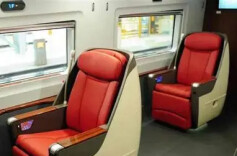 岳麓山评论 | 高铁车厢“低人一等座”绝不能止于调侃