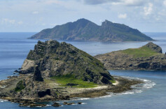 中国海警舰艇编队8月5日在我钓鱼岛领海巡航