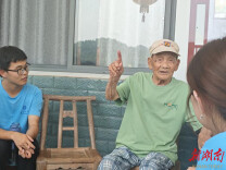 湘大青年学子与抗战老兵共话红色记忆
