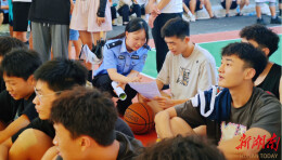 永顺县石堤镇平安宣传到球场