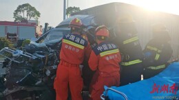 车祸后司机昏迷被困，望城消防紧急救援