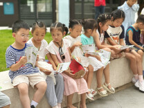 从知识到实践！绿色卫士志愿者带领青少年动手筑“鸟墅”，播撒爱鸟护绿种子