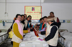 谁在血海中点亮生命？一位抗战老兵与红十字的 90 年