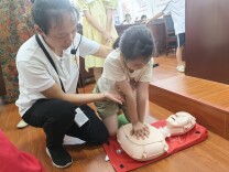 井湾子社区开展“利剑护蕾 安全‘童’行 ”五防安全教育讲座