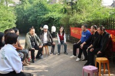 “站”在人民之中，“联”在群众心里