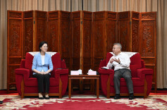 沈晓明与沈莹一行会谈