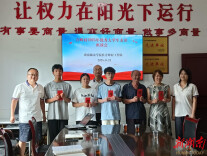 教育星火燃希望，青峰学子启新程——湖南城市学院驻村工作队为青峰优秀学子送上“开学礼包”