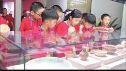 关爱留守儿童共度欢乐暑期