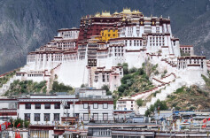 在建设社会主义现代化新西藏的征程上奋力前行——习近平总书记的亲切关怀和重要讲话鼓舞雪域高原各族干部群众团结同心、再谱新篇