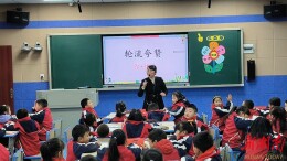 葛英：扎根乡土育桃李 以爱为炬照童心