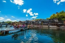 好评中国丨骄阳似火，挡不住旅行者的脚步