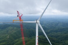 奋战项目建设年 | “驭风之路”即将开启——会同广坪风电项目第一台风机组装完成