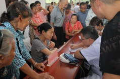 南华大学博士服务团送医送药到乡村