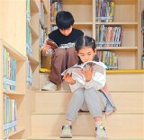 孩子黏手机，折射啥问题？