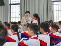 李玉凤：用爱心点亮童心